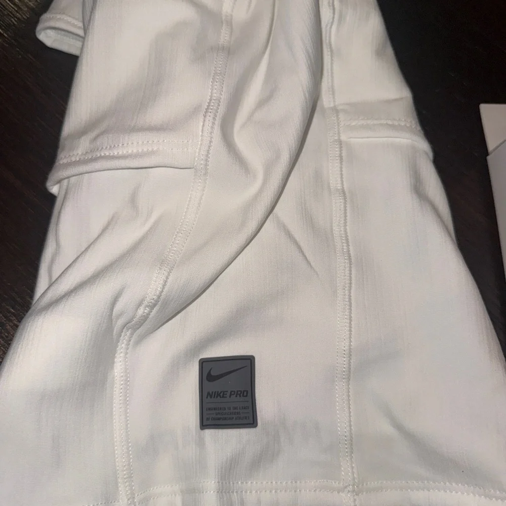 Nike Pro Therma-FIT Hood White